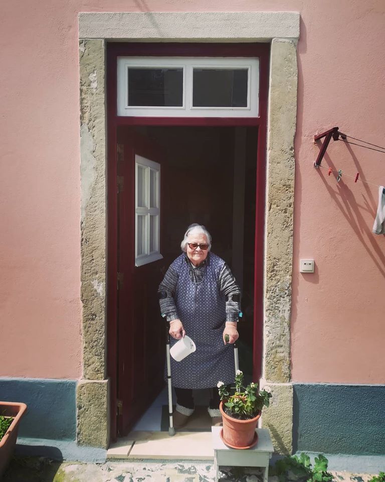 Almada | Visitas à janela levam esperança aos idosos