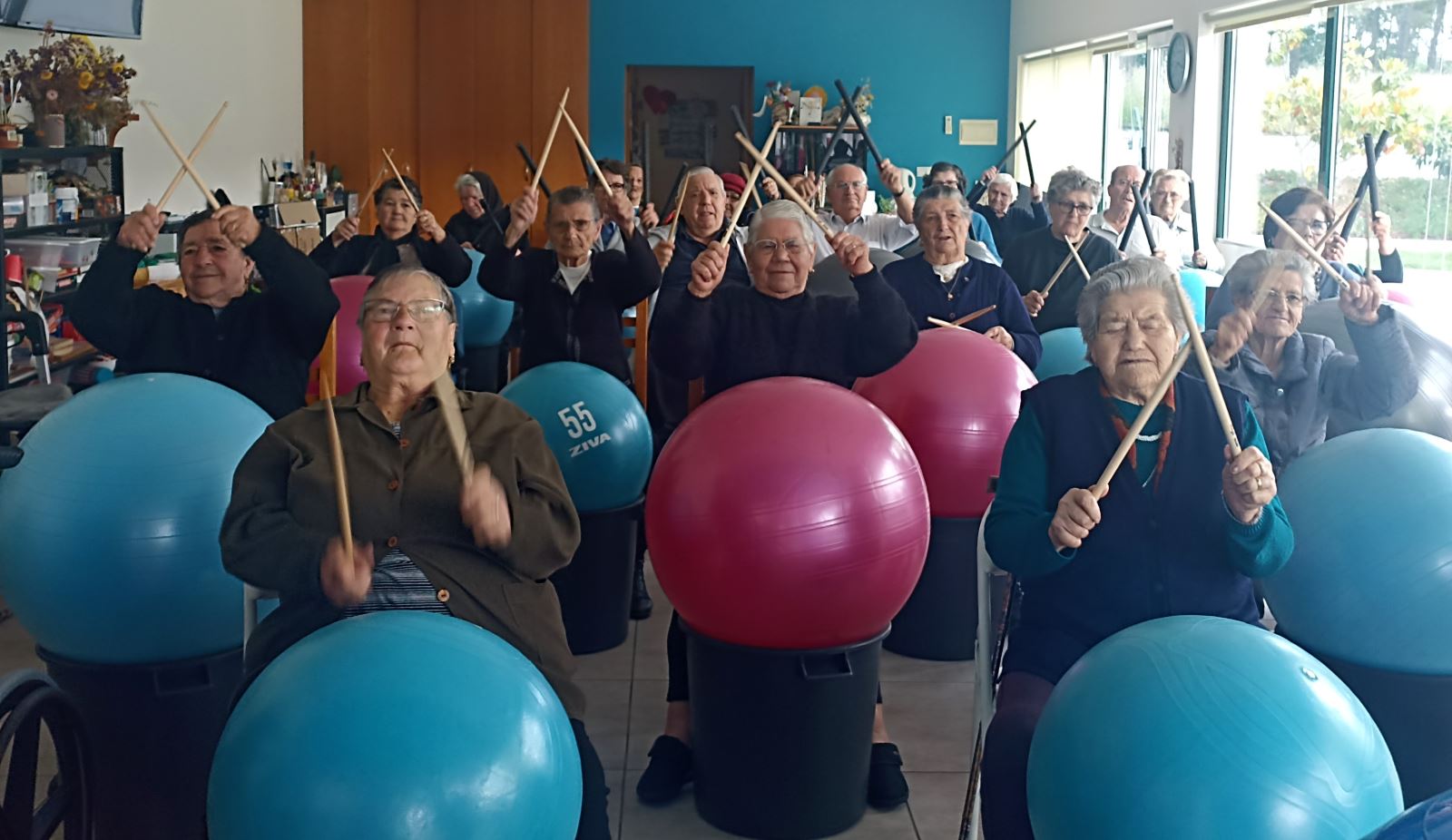 Louriçal | ‘Ora bolas prá idade’ põe idosos a fazer fitness
